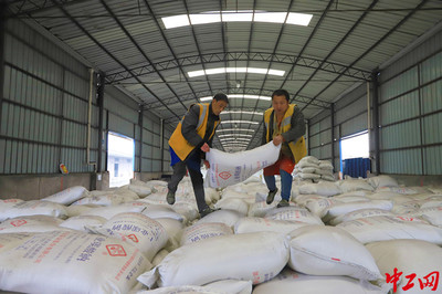 貴州福泉 “一路綠燈”搶運(yùn)化肥，全力保障春耕農(nóng)資供應(yīng)
